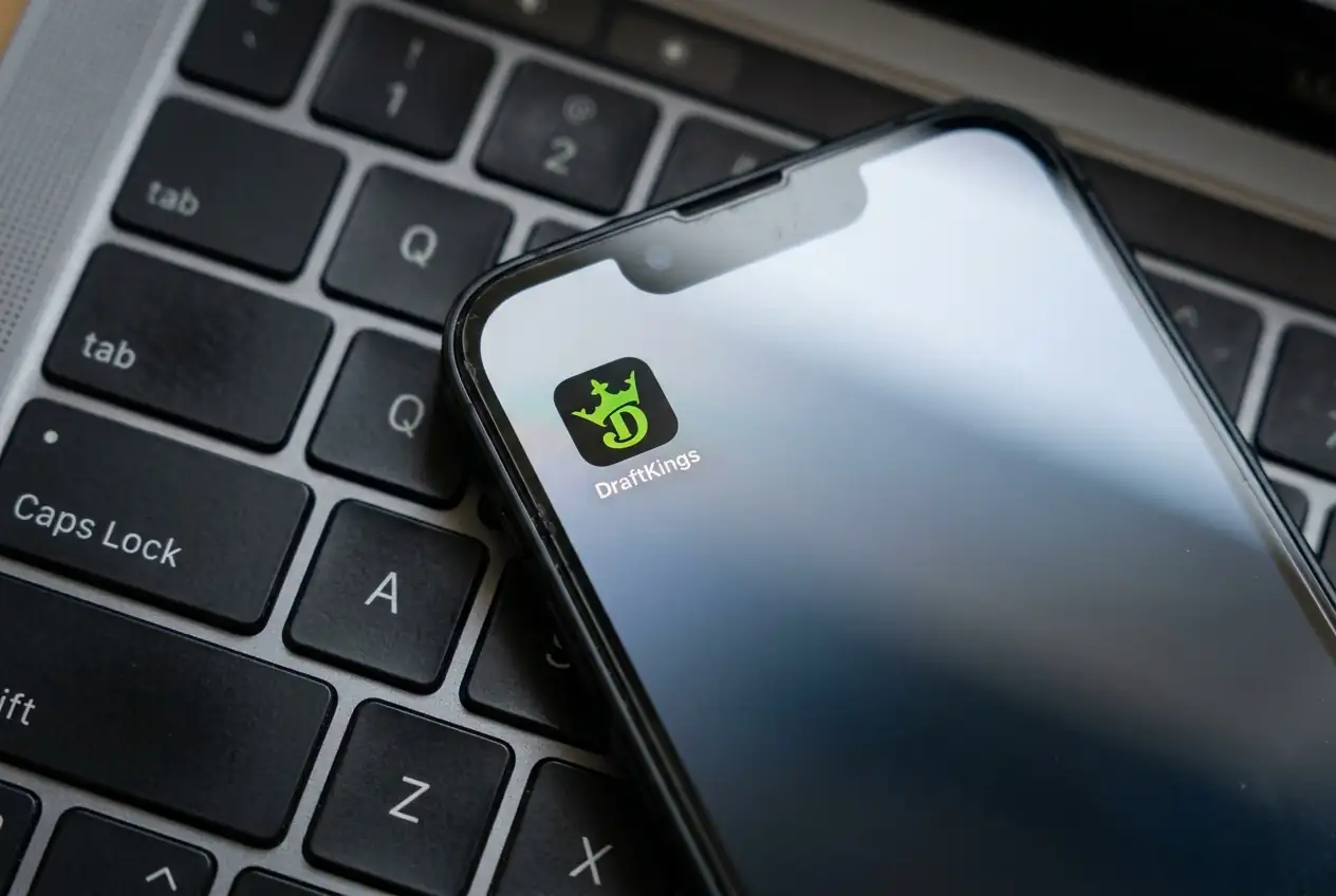 DraftKings Faces Sell Rating, Losing Ground to Prediction Market Rivals