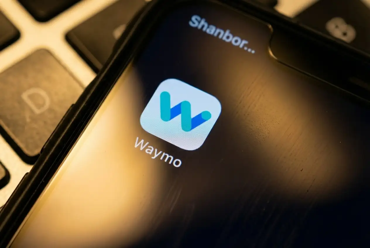 Uber CEO Signals Competitive Strategy Against Google's Waymo in Robotaxi Market