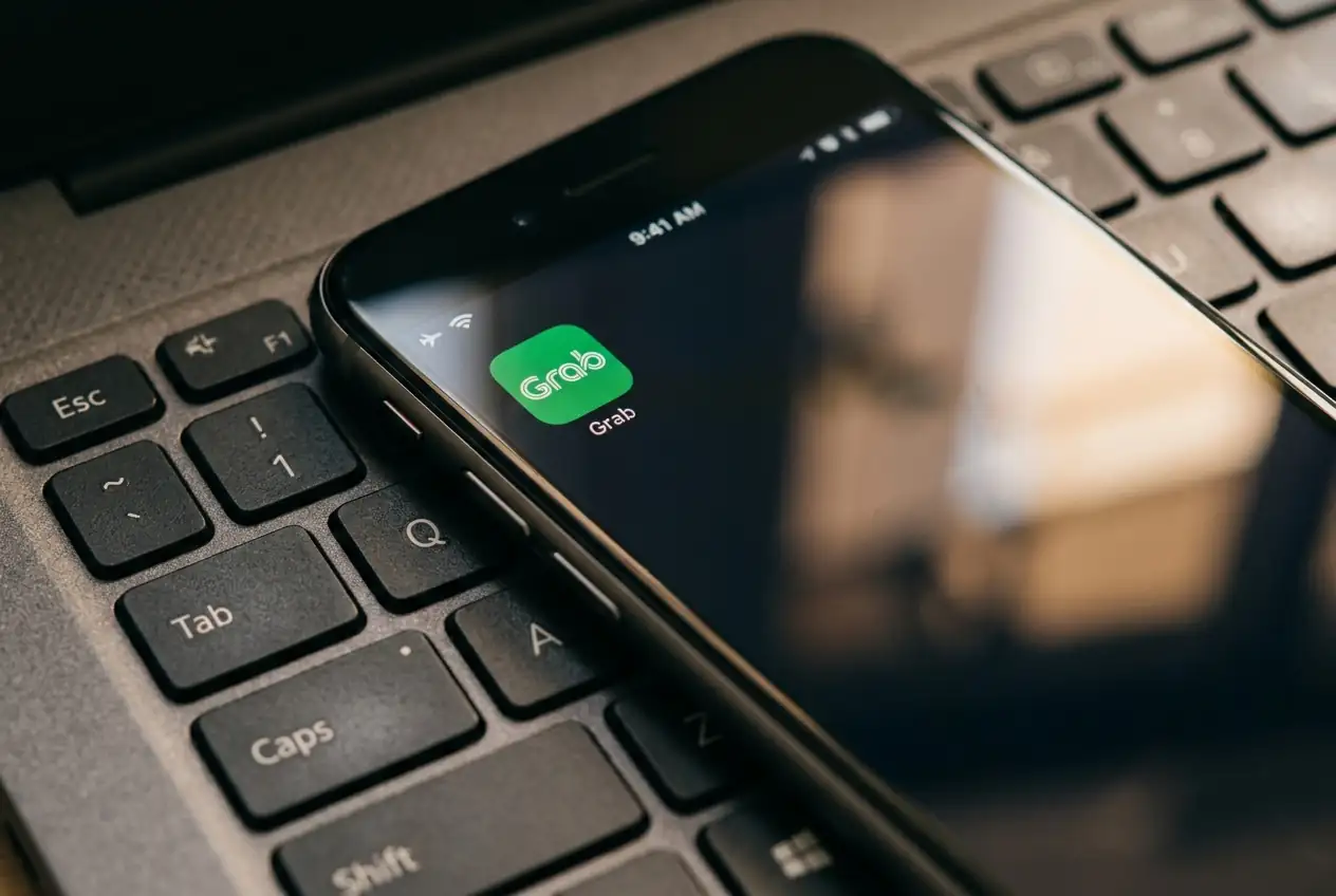 Grab Launches Singapore’s First Residential Robotaxi Service with WeRide