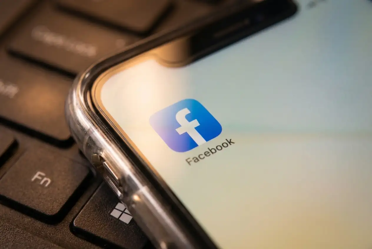 Meta Stock Declines as New York Mandates Mental Health Warnings on Social Media