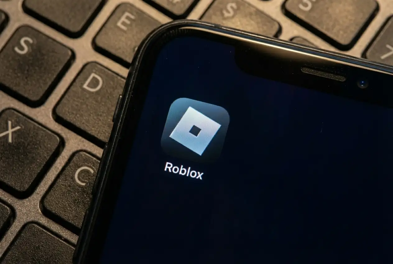 Roblox Stabilizes as ARK Invest Buys Dip Following Child Safety Controversy