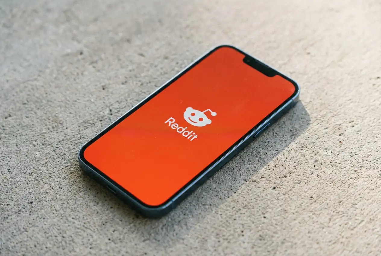 Meta Hires AI Startup Team Founded by Former Snap Engineers